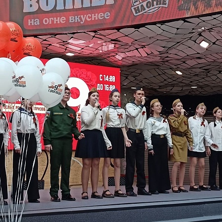 9 мая, в ТРК "Питерлэнд" прошел концерт "Весна, которую так ждали!", посвященный Дню Победы